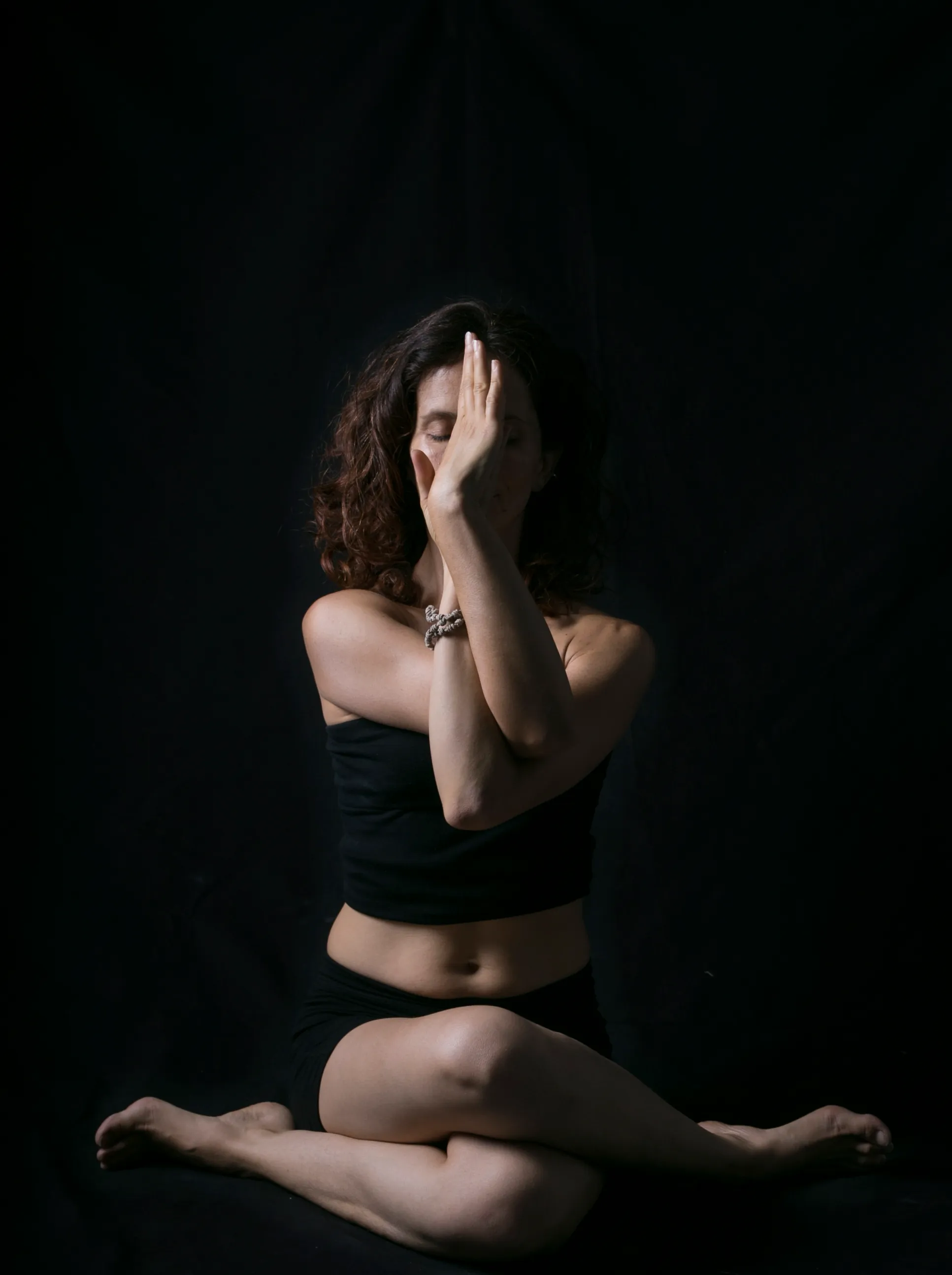 Amaqui prácticando yoga