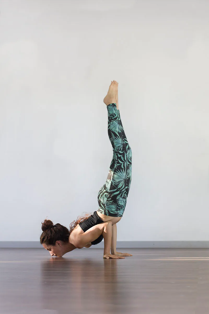 Amaqui prácticando yoga